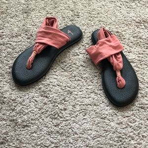 Sanuk Yoga Sandal (Size 9)